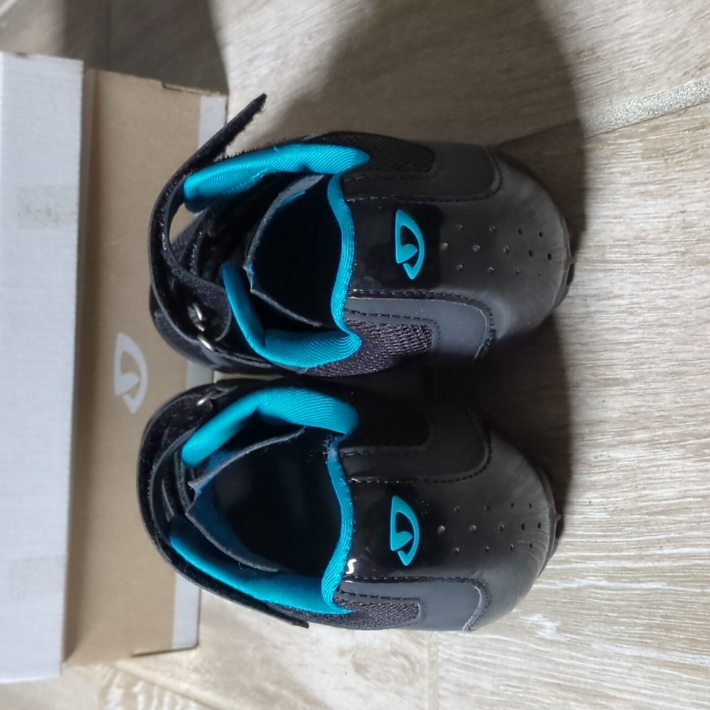 BRAND NEW Giro Salita Cycling Shoe Size 41 with Look Delta Cleats all hardware